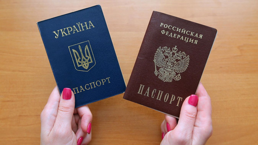 Песков: говорить о решениях по паспортам России для украинцев рано