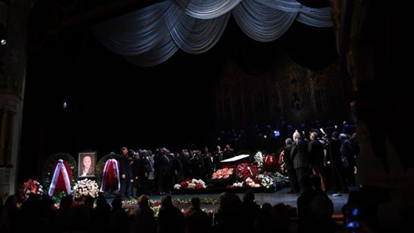 Элину Быстрицкую похоронили на Новодевичьем кладбище
