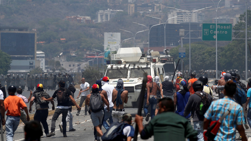 Более 20 человек пострадали в ходе протестов в столице Венесуэлы