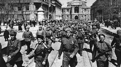 Город Одесса. Советская армия вступает в освобожденный город 10 апреля 1944 года. Великая Отечественная война 1941—1945 гг.
