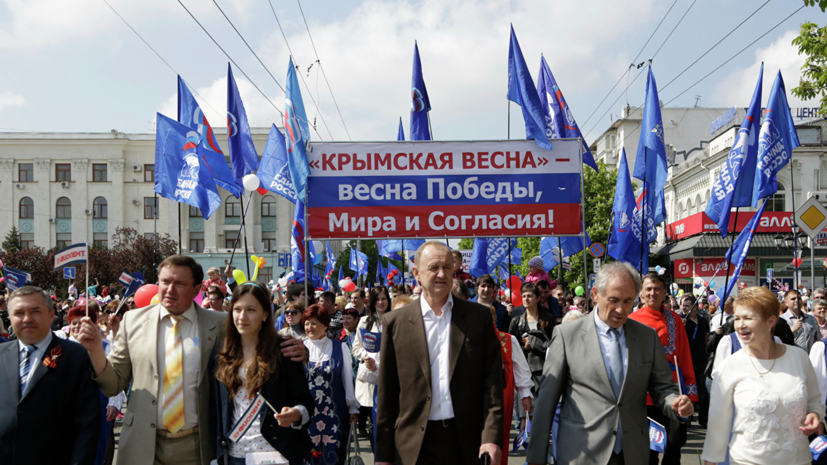 В первомайском шествии в Севастополе приняли участие более 20 тысяч человек