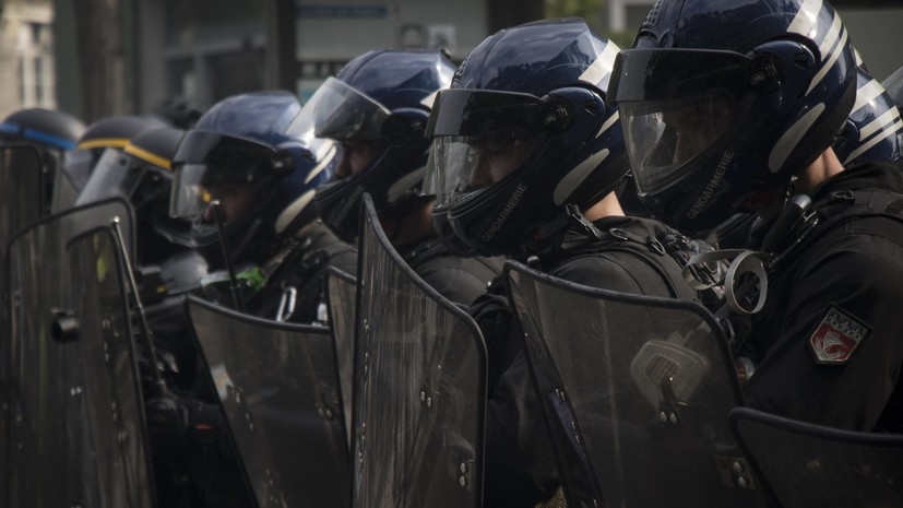 Журналист РИА Новости подала жалобу на действия французской полиции