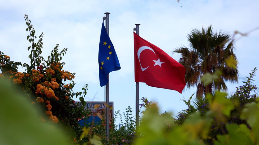 ЕС и Турция призвали США отменить нефтяные санкции против Ирана
