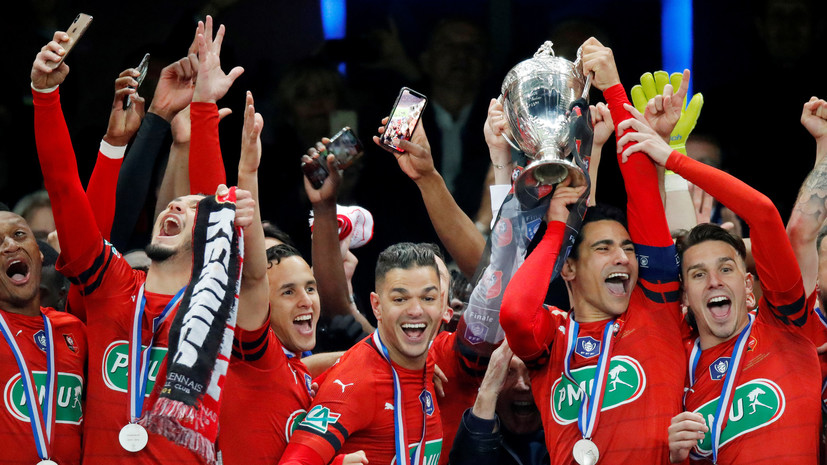 Президент «Ренна» прогулялся с Кубком Франции по футболу по центру города