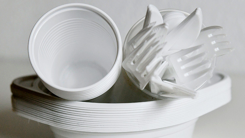 «Поддерживаем мировую тенденцию»: в Минприроды готовят запрет на одноразовую пластиковую посуду