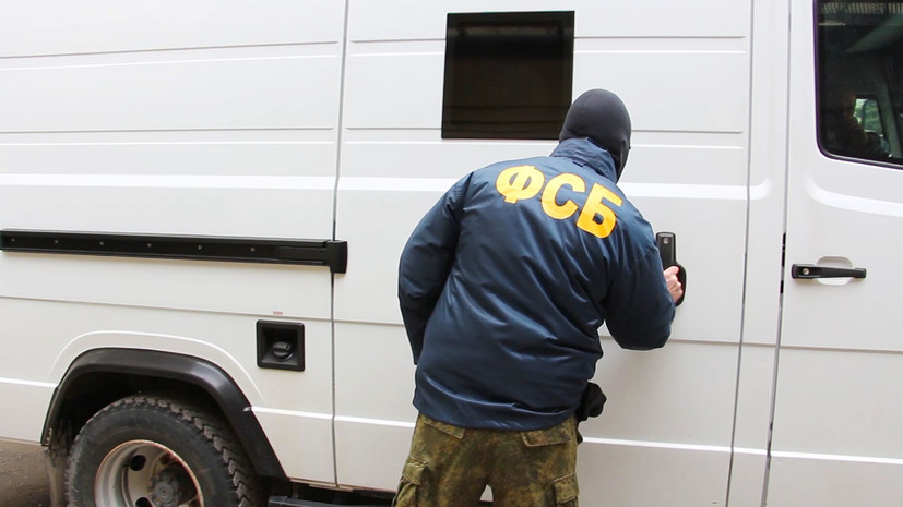 «Вербовка осуществлялась на регулярной основе»: ФСБ задержала семь членов националистической организации