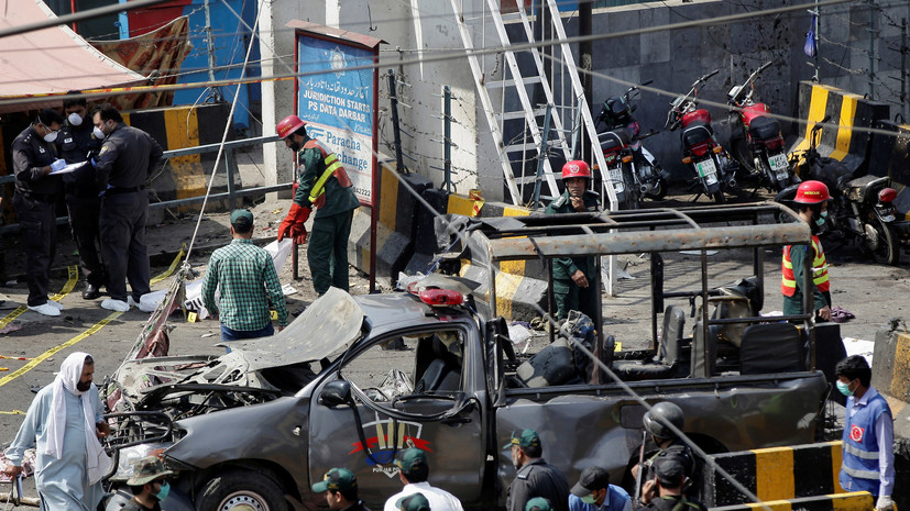 Пять человек погибли при взрыве у храма в пакистанском Лахоре