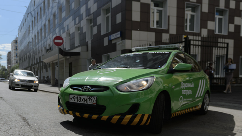 Водителей в Москве призвали не парковаться возле деревьев из-за грозы