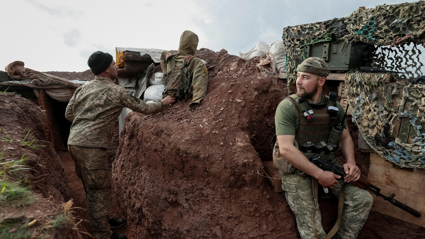 Власти Украины повысили зарплаты военным в Донбассе