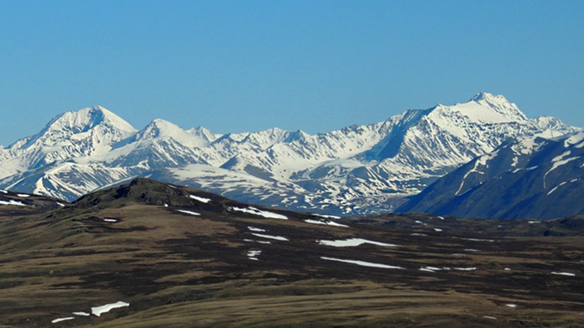 Идёт поисковая операция: при сходе лавины в горах Алтая погибли семь туристов