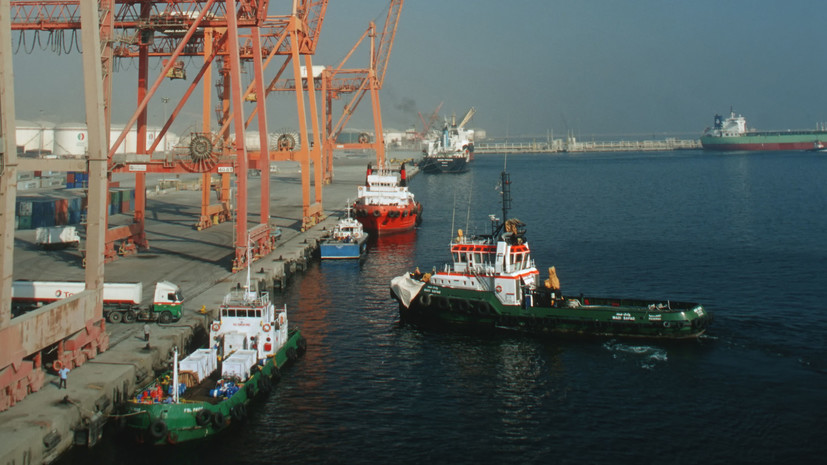 Власти отрицают сообщения о взрывах в порту эмирата Фуджейра