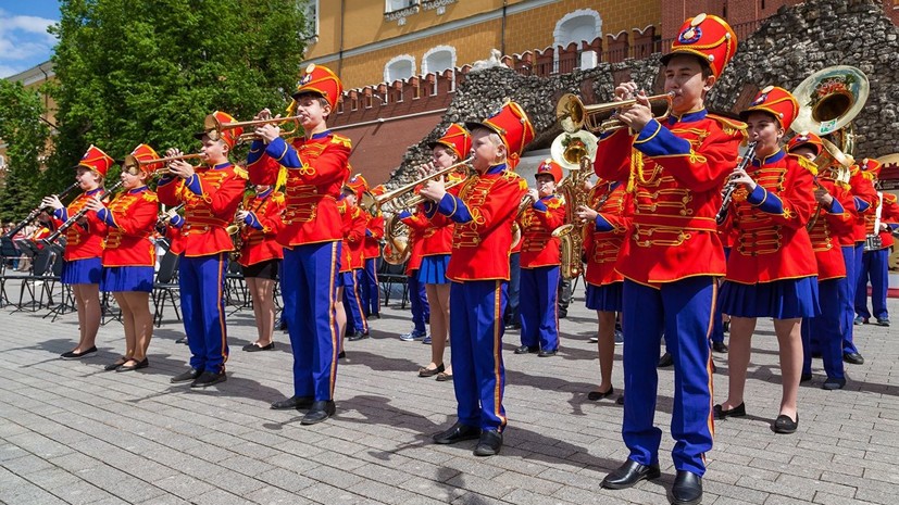На Васильевском спуске выступил духовой оркестр «Спасская башня детям»
