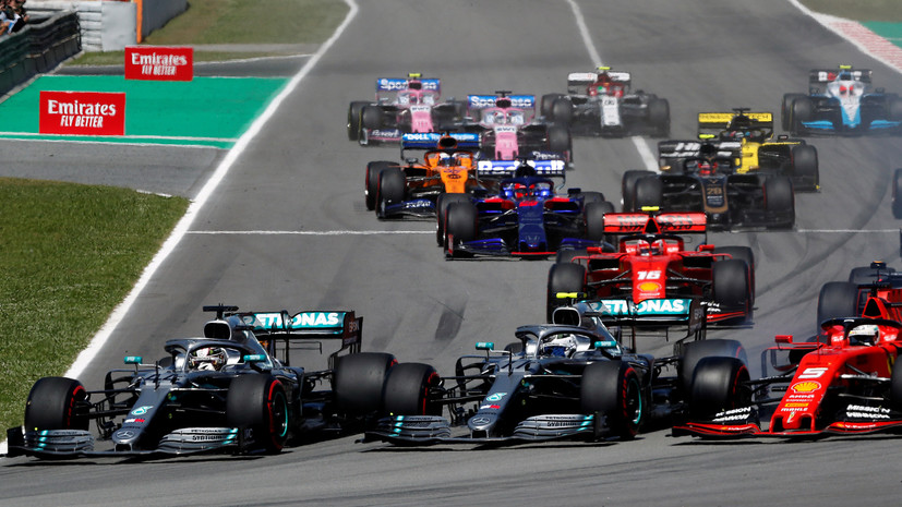 Пилоты Mercedes повторили рекорд по числу победных дублей подряд в «Формуле-1»
