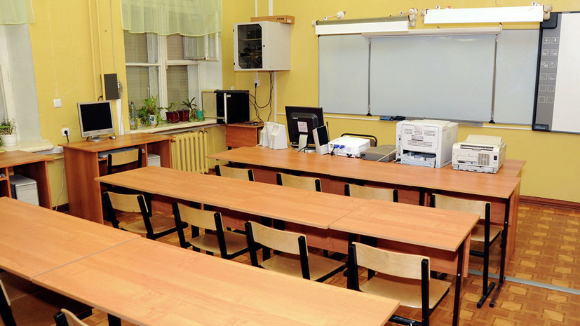 Заслуженный учитель России прокомментировал инцидент в школе в Казани