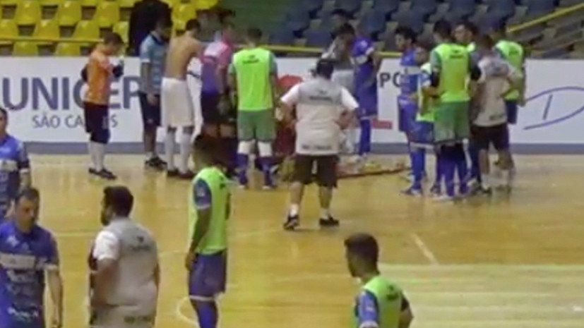 СМИ: В Бразилии арбитр скончался во время мини-футбольного матча