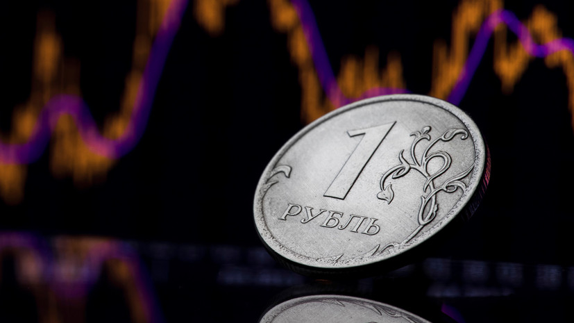 Рубль растёт к доллару и евро