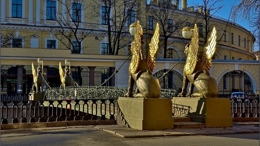 В Петербурге рассказали, когда грифоны с Банковского моста вернутся на свои места
