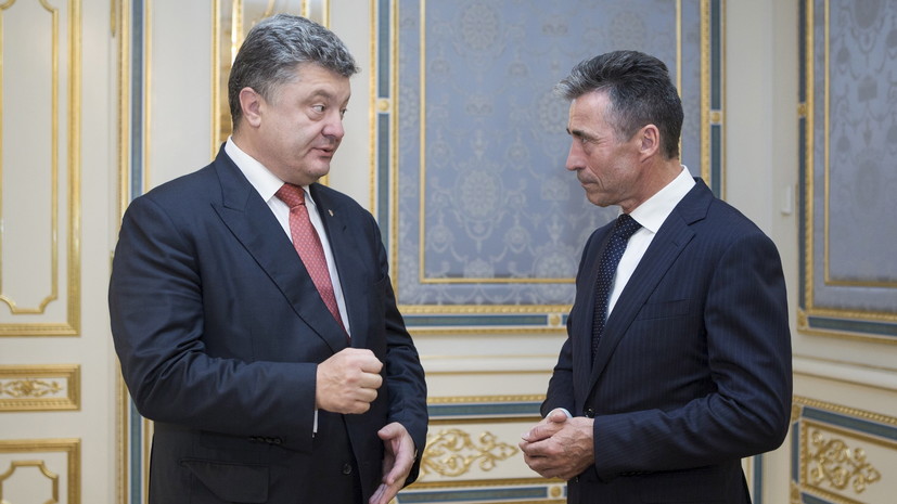Бывшего главу НАТО уволили с должности советника Порошенко