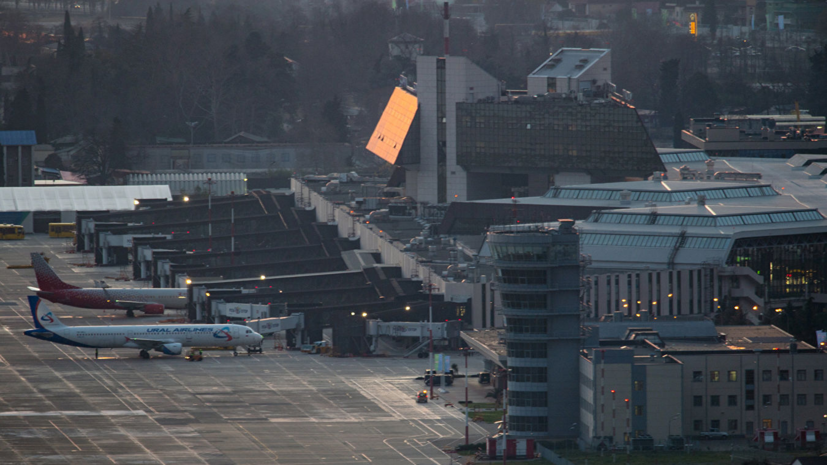 Аэропорт в Сочи возобновил работу после проверки сообщения о минировании