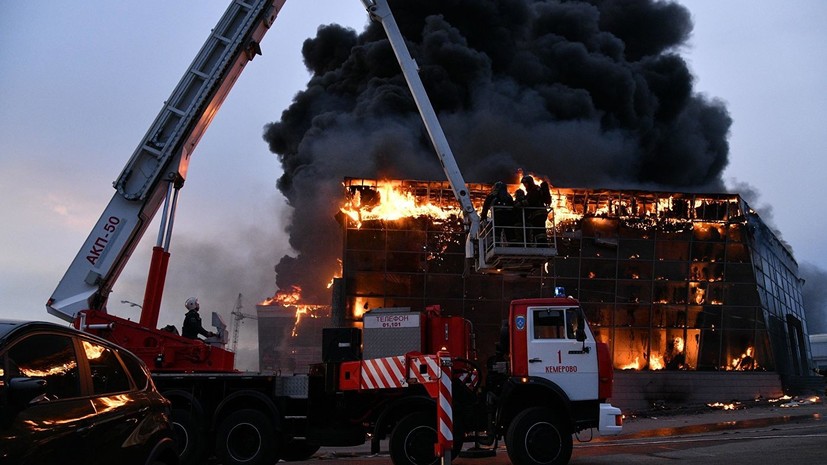 В МЧС сообщили о локализации пожара в автосалоне в Кемерове