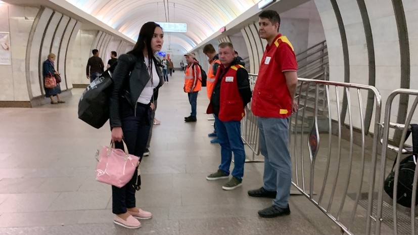 Более тысячи человек эвакуировали из застрявших в московском метро поездов