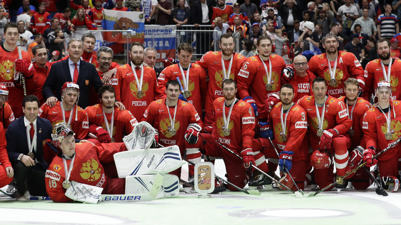 Колобков поздравил российских хоккеистов с бронзовыми медалями ЧМ