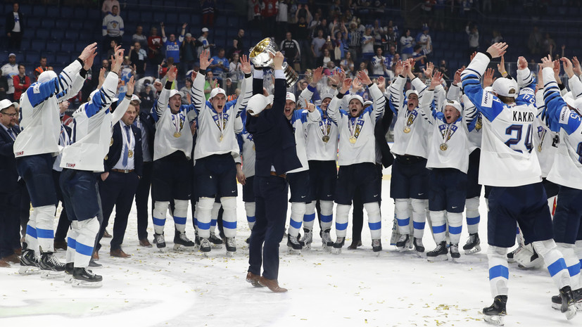 Журналист съел газету, в которой раскритиковал сборную Финляндии по хоккею перед ЧМ-2019