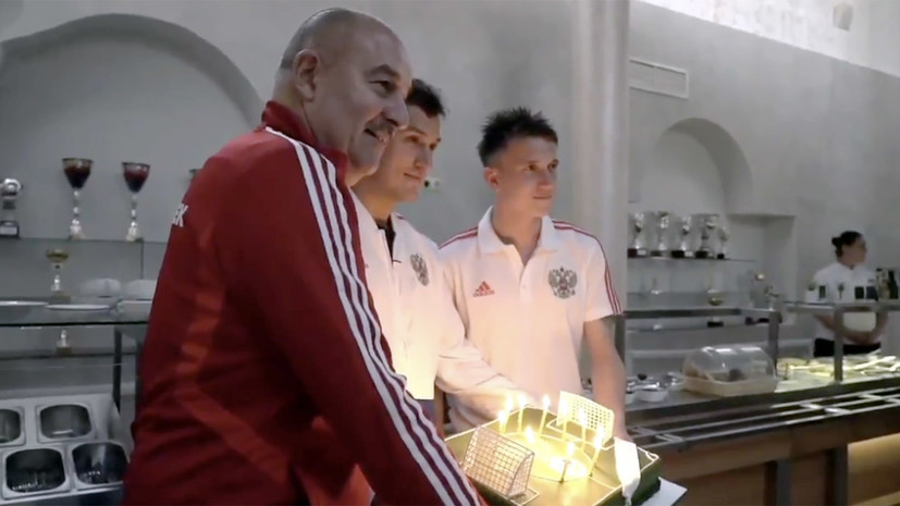 Сборная России по футболу поздравила Головина с днём рождения