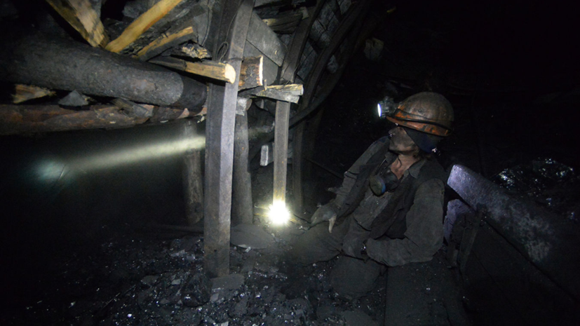 Зеленский рассказал о снижении добычи угля на Украине на 47%