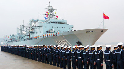 Китайские моряки на построении в порту