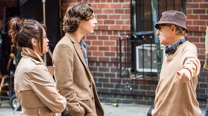 Селена Гомес, Тимоти Шаламе и Вуди Аллен на съёмках фильма «Дождливый день в Нью-Йорке»