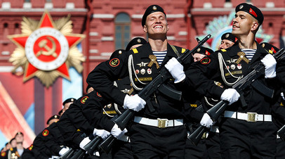 Парадный расчёт морских пехотинцев на Красной площади