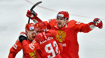 Хоккеисты сборной России в матче с командой Швеции на чемпионате мира 2019 года