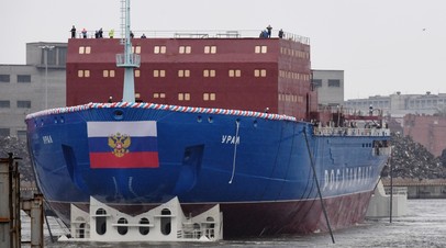 Новый атомный ледокол класса ЛК-60Я (проект 22220) «Урал» во время церемонии спуска на воду в Санкт-Петербурге