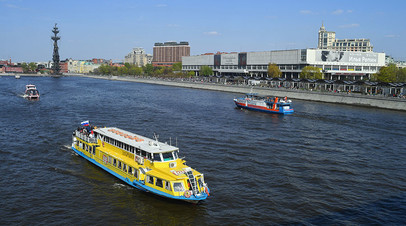 Прогулочные катера на Москве-реке