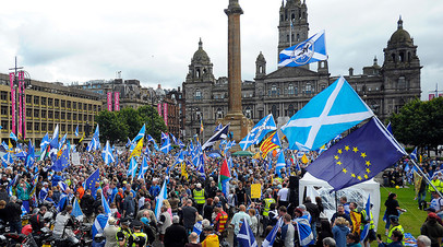 Сторонники независимости Шотландии на митинге в Глазго