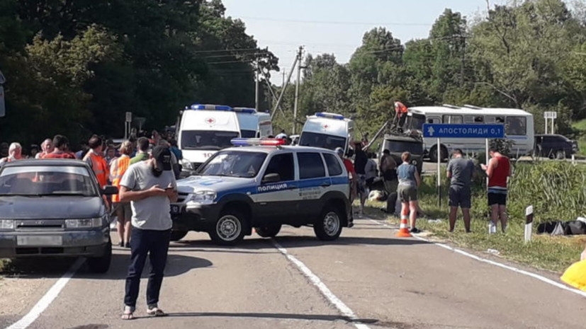 В Адыгее госпитализировали водителя автоцистерны после ДТП с поездом