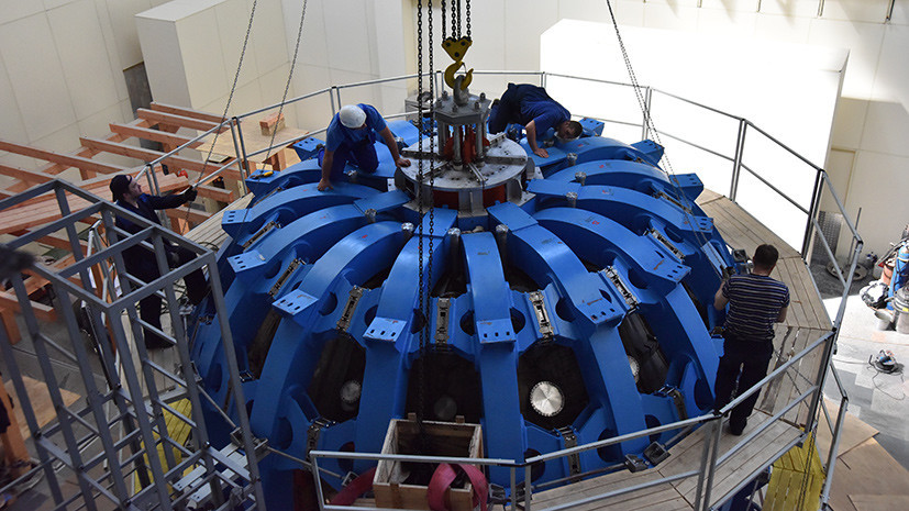В Курчатовском институте установили электромагнит в гибридный реактор нового образца