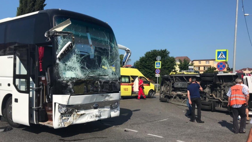 СК начал проверку из-за ДТП с экскурсионными автобусами в Сочи