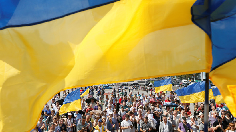 Опрос: почти 70% украинцев считают ситуацию в стране напряжённой