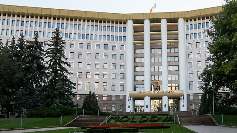 КС Молдавии отменил решение о роспуске парламента