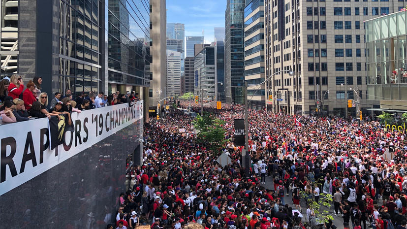 Чемпионский парад «Торонто» в честь победы в НБА посетили порядка 2 миллионов человек