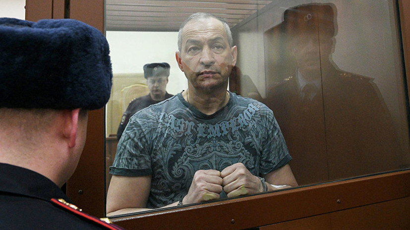 Экс-глава Серпуховского района порезал себе руку в суде