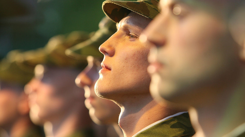 Большинство россиян назвали службу в армии обязанностью каждого настоящего мужчины