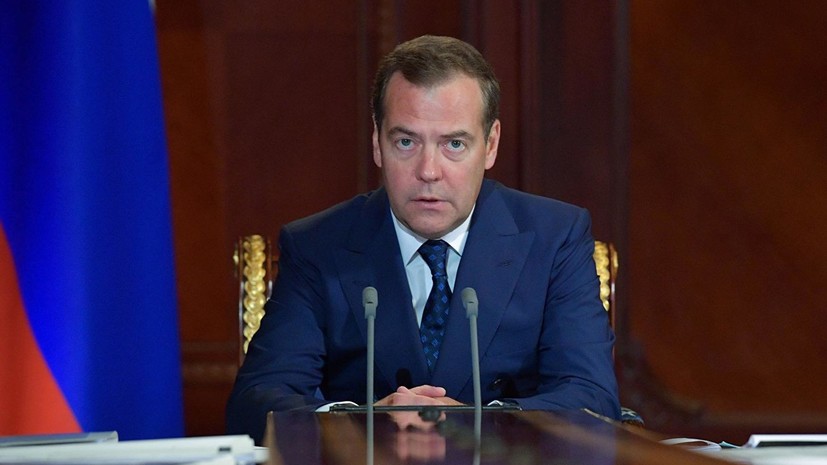 Медведев прокомментировал ситуацию с протестами в Грузии