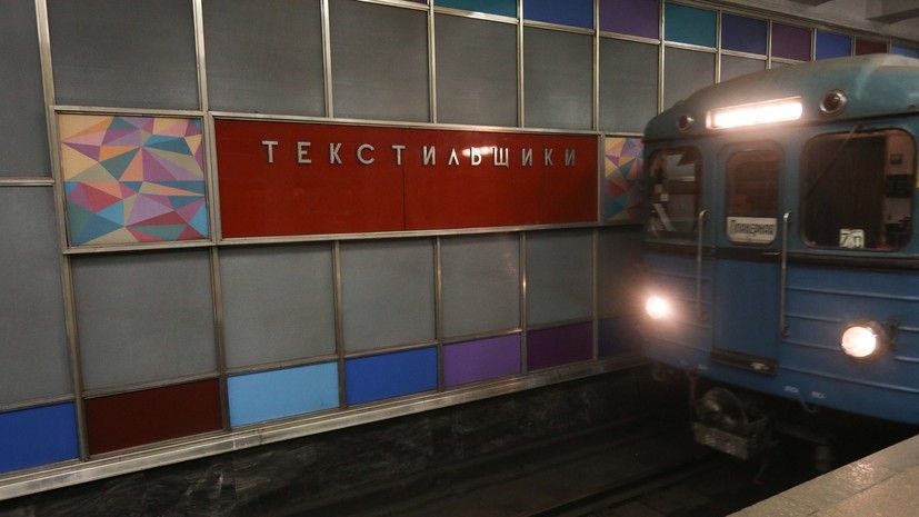 На станциях московского метро и МЦК начали раздавать воду из-за жары