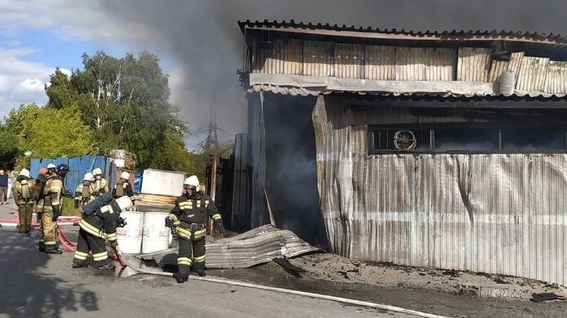 В Екатеринбурге ликвидировали открытое горение на складе