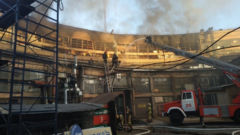 В МЧС сообщили о ликвидации пожара в трёхэтажном здании в Петербурге