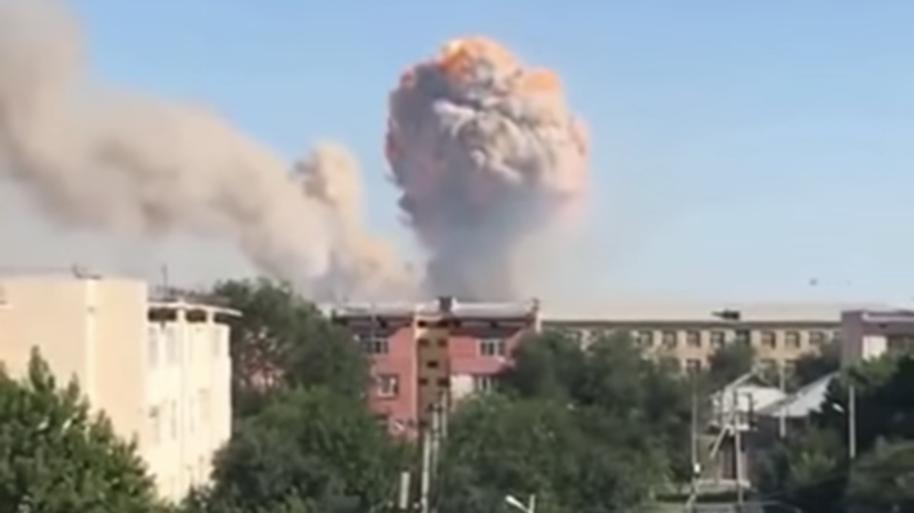В Казахстане эвакуируют людей из-за пожара в воинской части