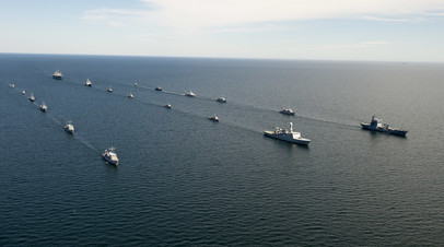 Корабль ВМС США Mount Whitney и корабли стран НАТО в ходе учений BALTOPS 2014 